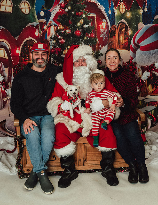 Santa Claus 2022 with dogs family